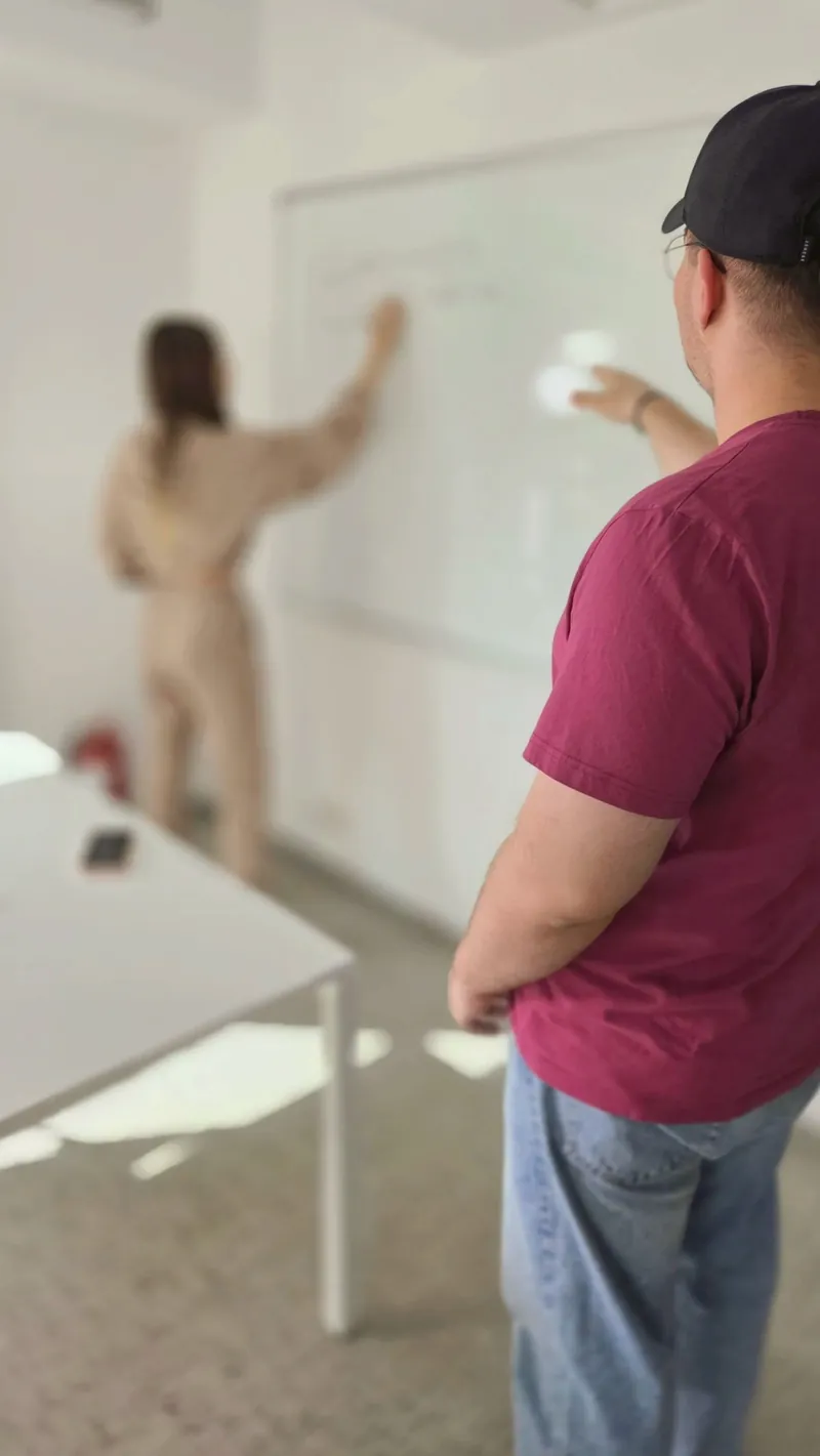 Sesiune de strategie BigConvert la whiteboard