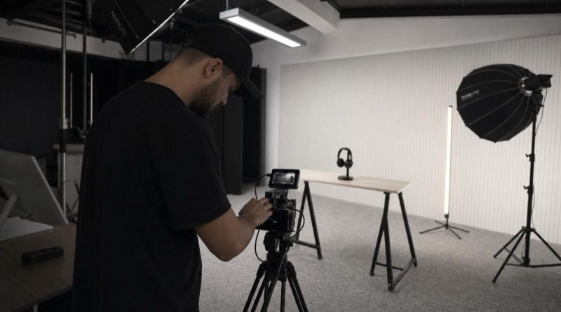 Filmare în studio - producție video internă pentru reclame Meta